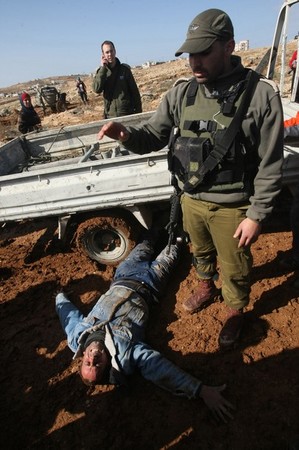 army-terror-jan25-2012-hebron-2.jpg